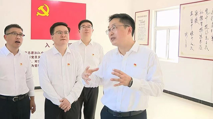 县委常委赴网络赌博平台淮北盐场烈士陵园开展党性教育活动